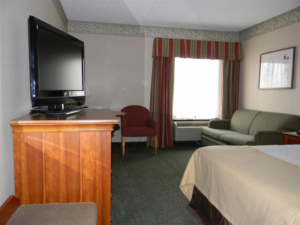Holiday Lodge Hotel Oak Hill Room photo